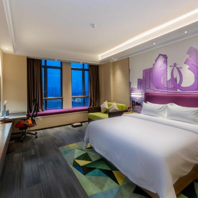 豪華園景大床房（帶梳化床） 清遠鳳城希爾頓歡朋酒店優惠