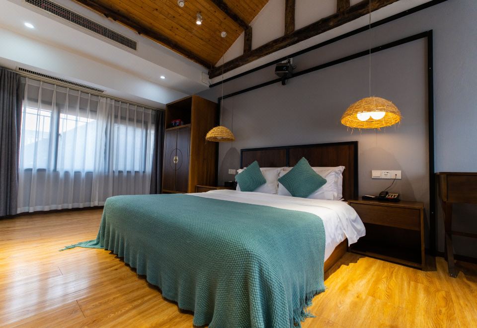 豪華大床房（古城夜景+靜享茶韻+0壓深睡眠乳膠床墊+護頸助眠枕）