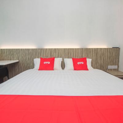 Standard King Room OYO 90102 7 Days Lodge Promo Code