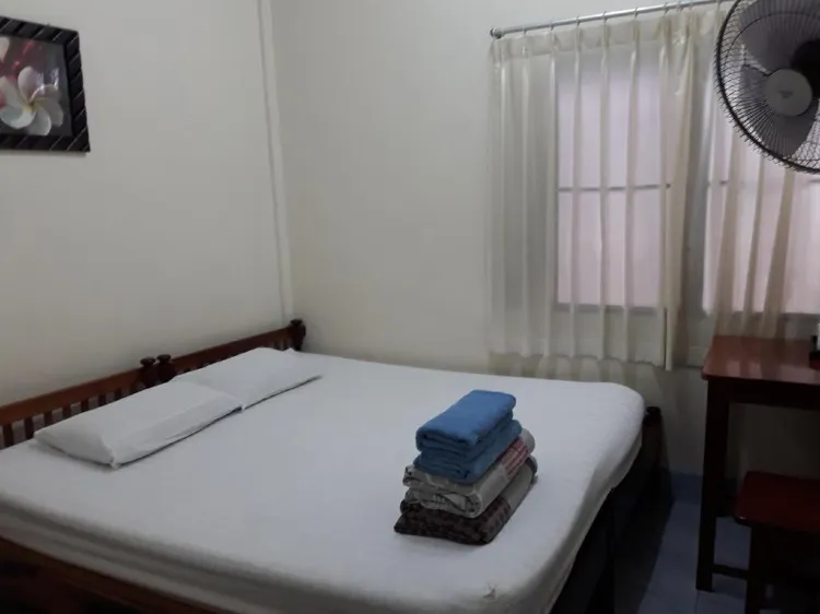 ห้องเตียงใหญ่ 1 เตียง ห้องพัดลม