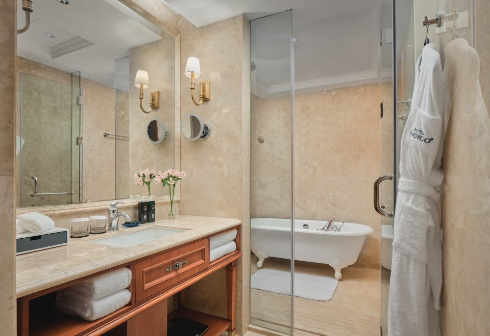 Hotel Indigo Shenzhen Overseas Chinese TownFamily Suite