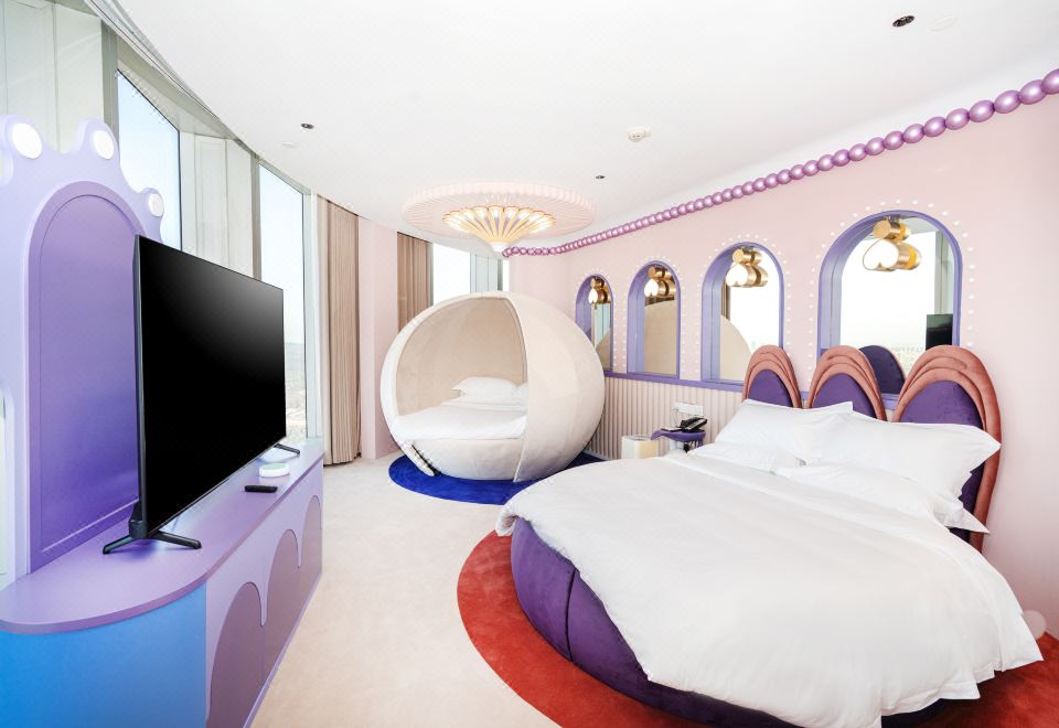 InterContinental NanjingFantasy Garden Themed Family Lake-View Suite