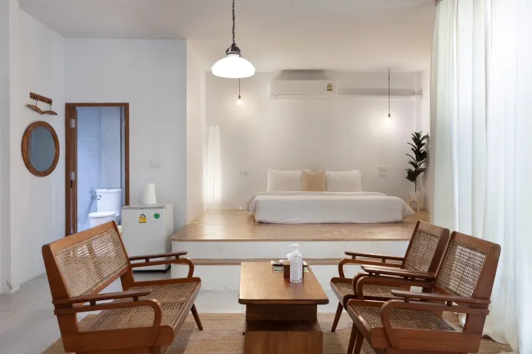 Twin Beds Deluxe Room 3