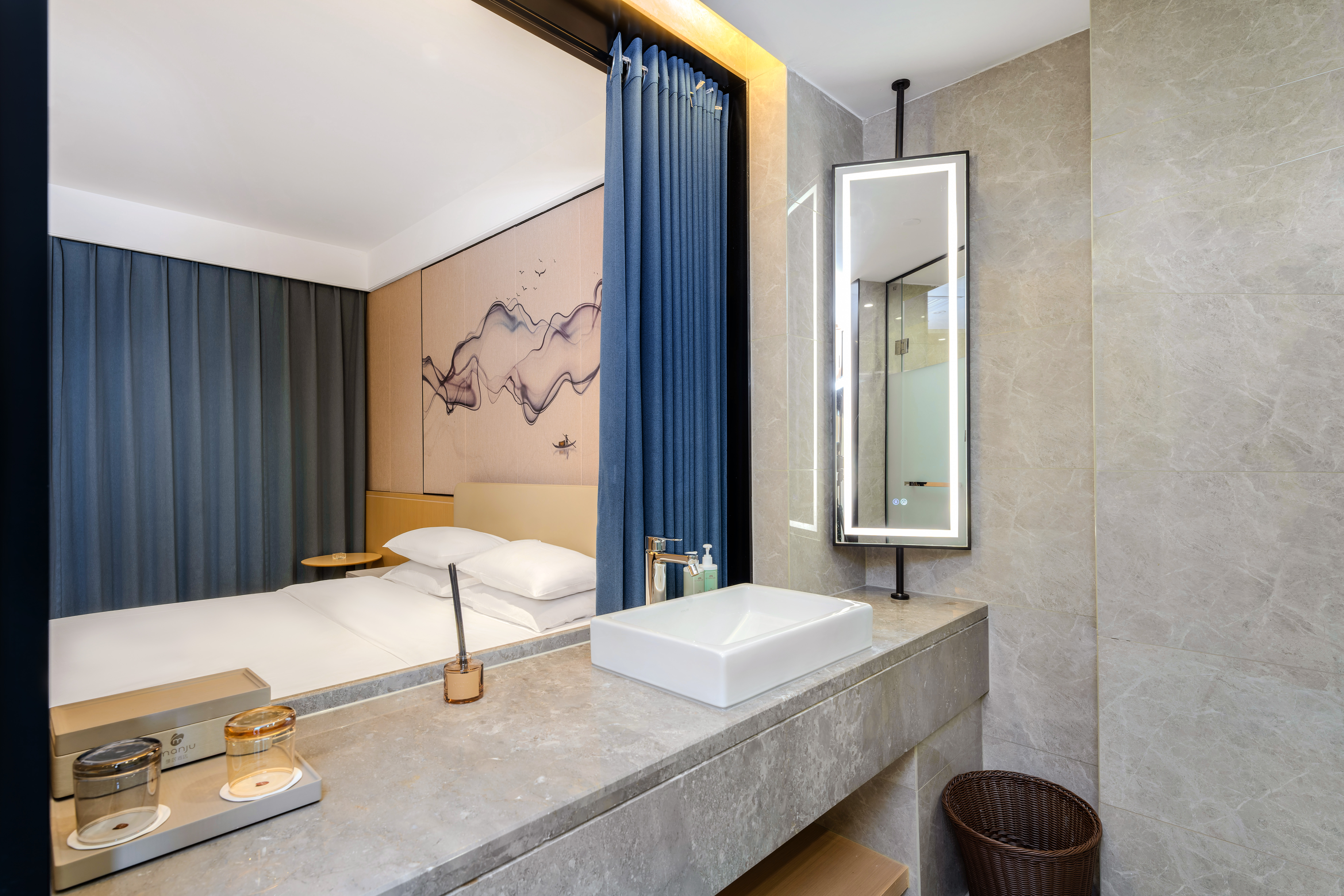 曼享舒适大床房（阳光露台）