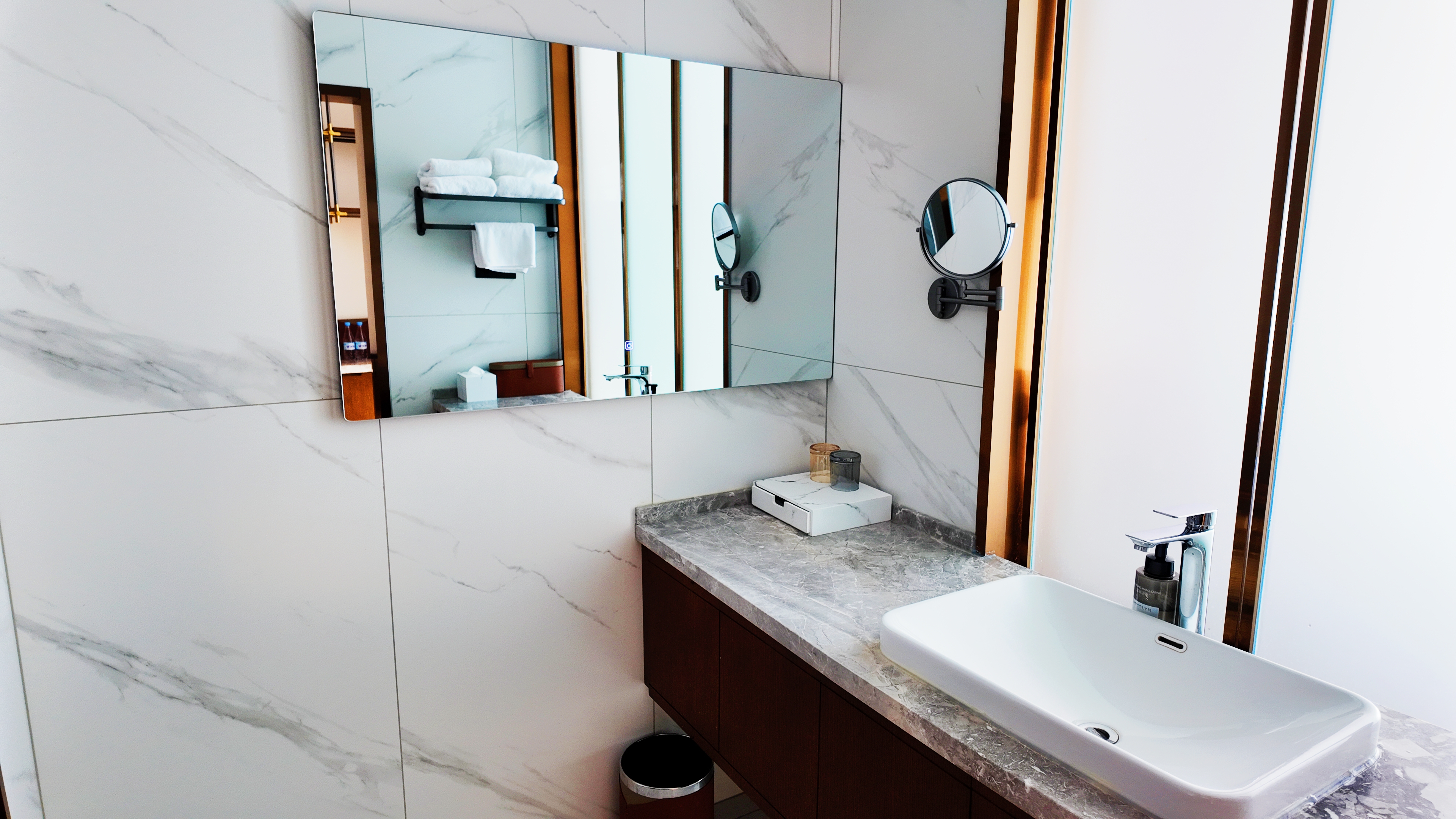 智能语音双床房（全屋智能+金可儿床垫）