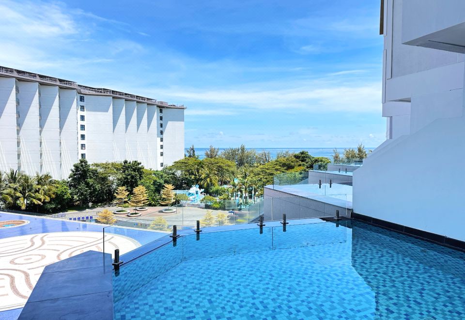 空中泳池海景大床房