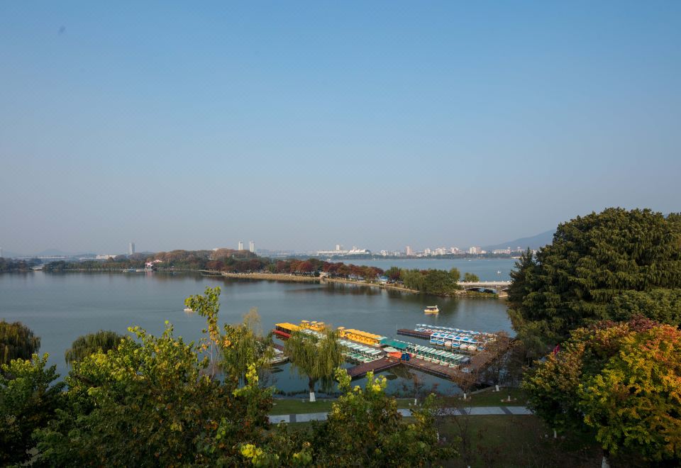 The Westin NanjingExecutive Lake-View Twin Room (Panoramic Nanjing City View)