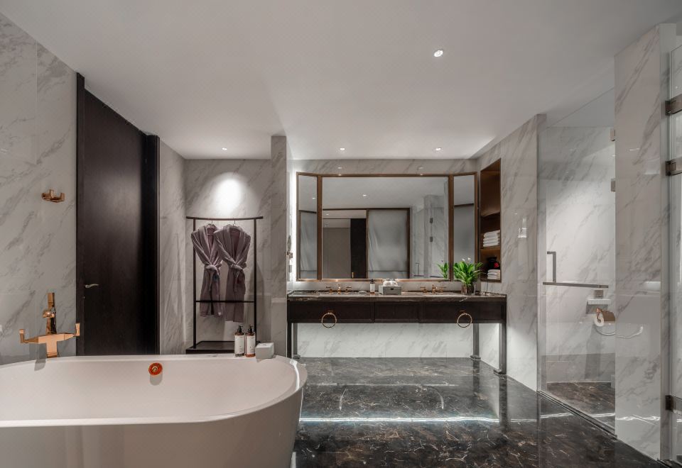 豪华园景套房（阳台+按摩浴缸+独立衣帽间）