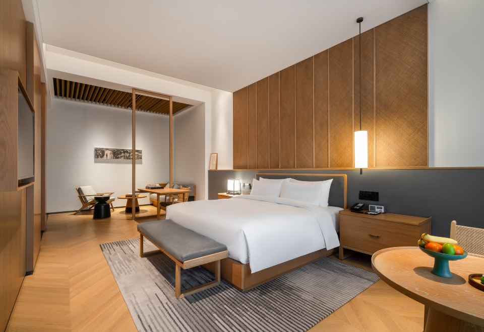 Pokkei Shaoxing HotelPuxiu · Book Collection King Bed Room