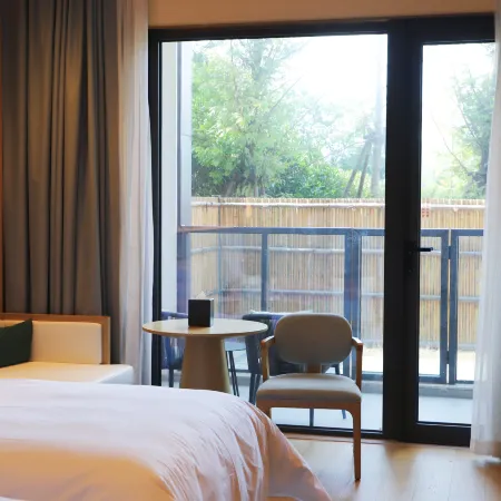 Mogan Maison New century Отели в г. Дэцин
