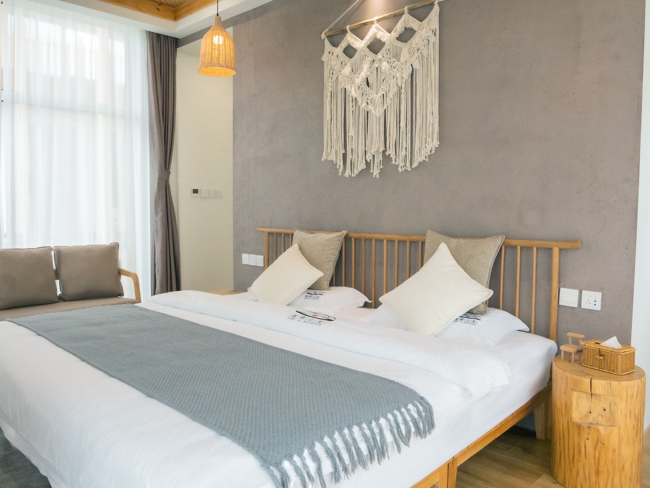 轻奢豪华大床房