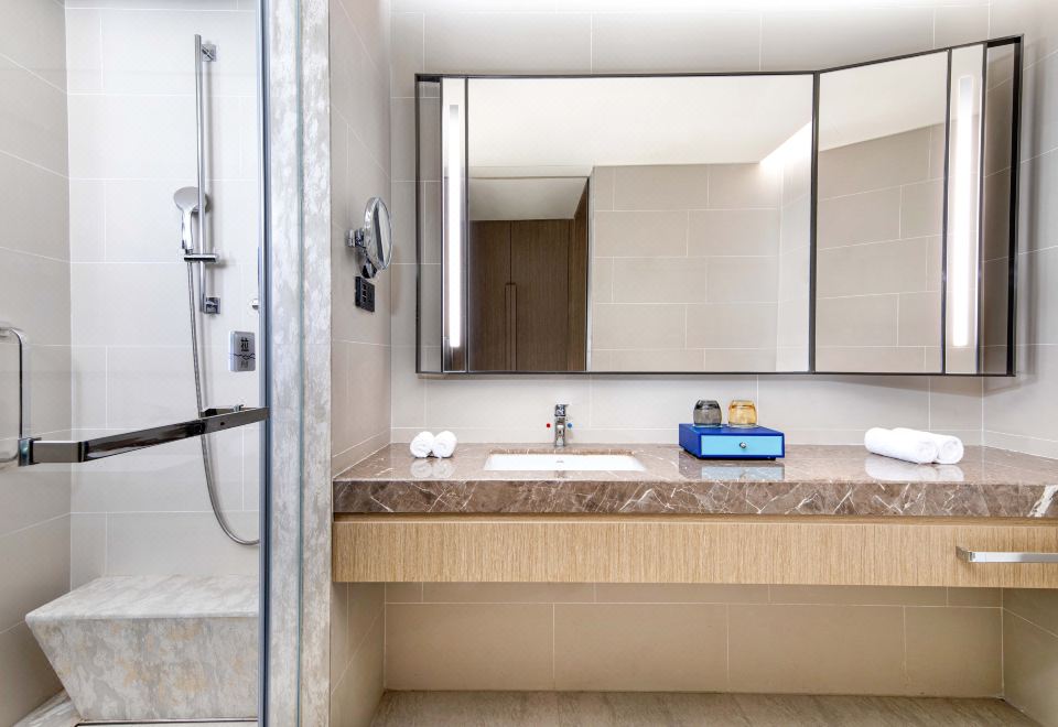 豪華海景雙床房（側海景）