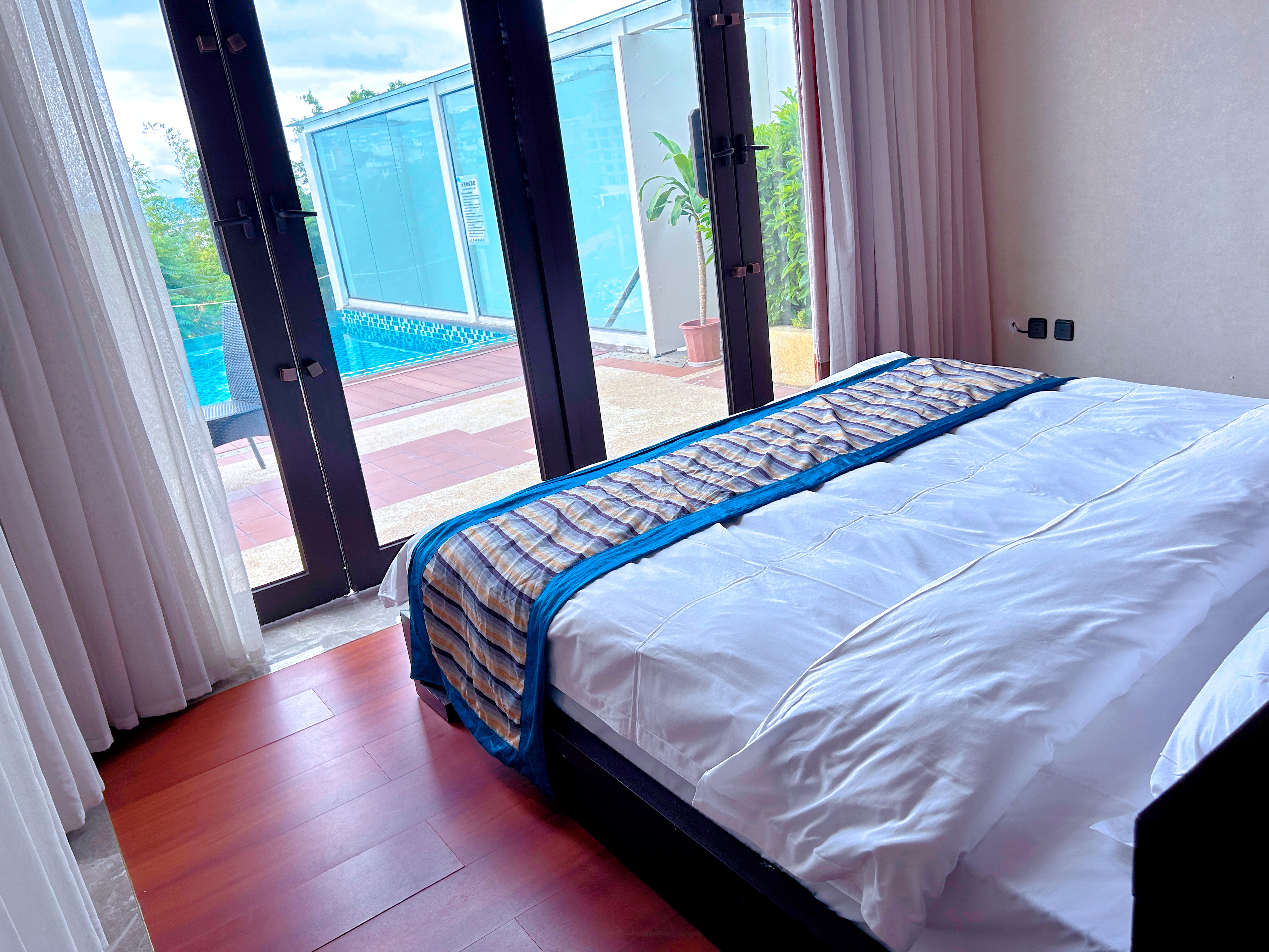 畅享·影院三卧一厅泳池别墅