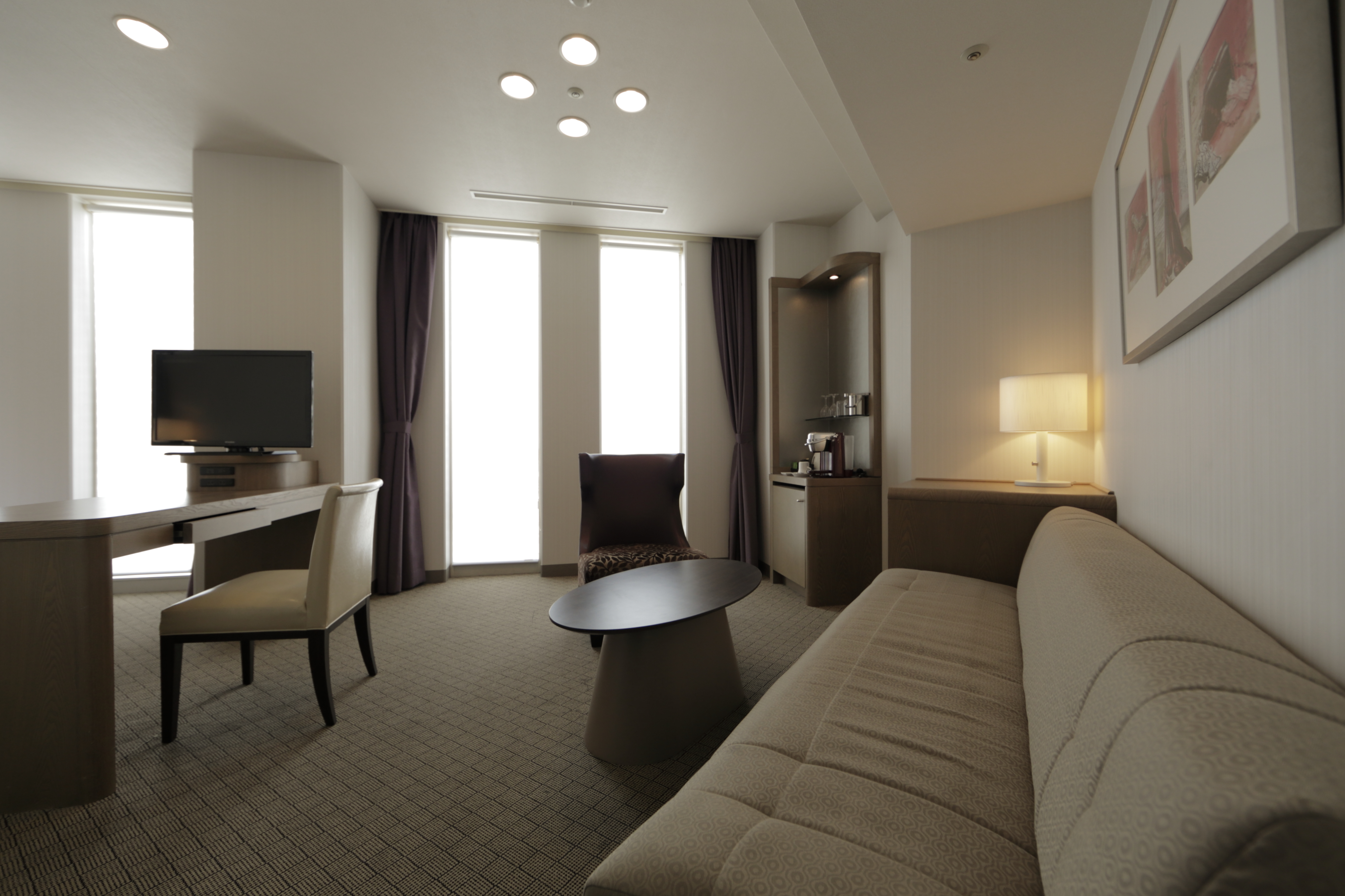 豪华特大床房带梳化床-非吸烟