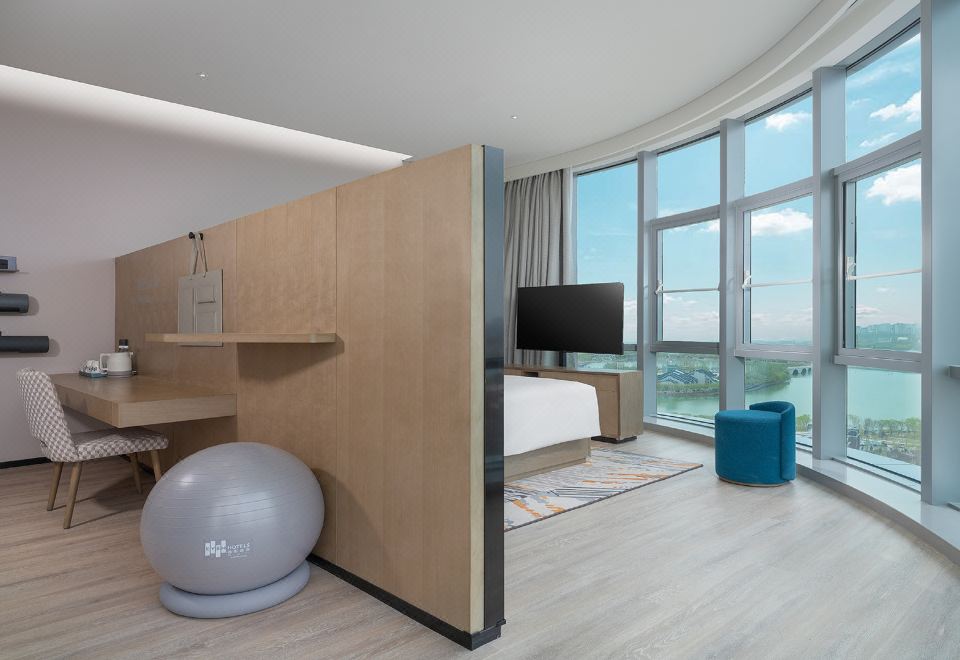 豪华韵动房·超大床·湖景（智能健身FITURE魔镜）