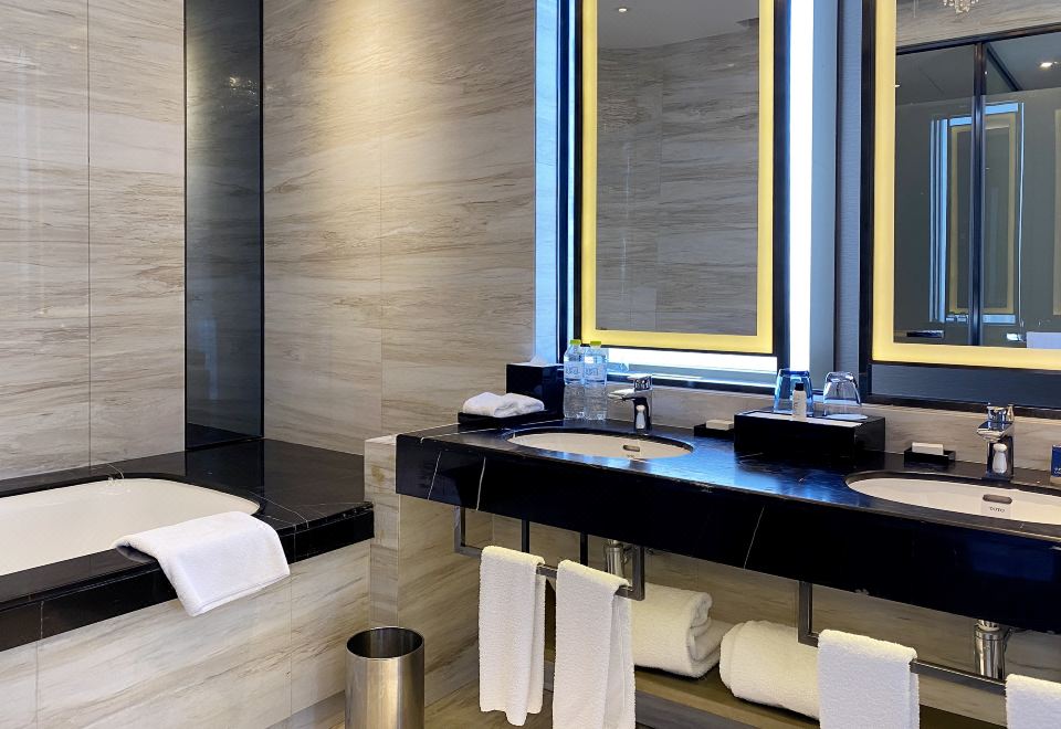 豪华影音大床房（直麪泰山+浴缸+100寸超大投屏幕布）