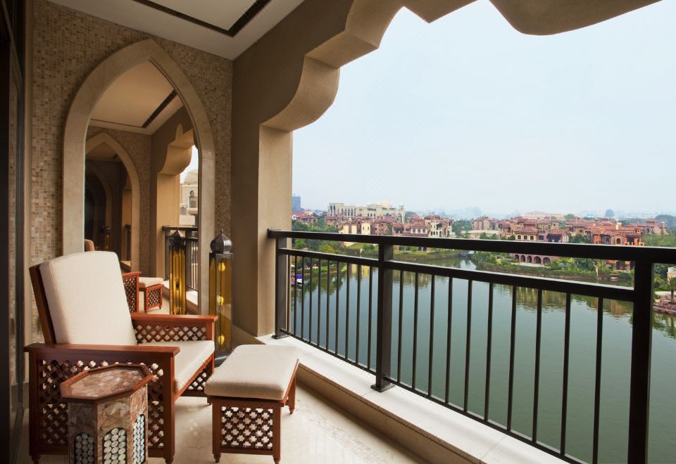 豪华全湖景大床房 | 带浴缸