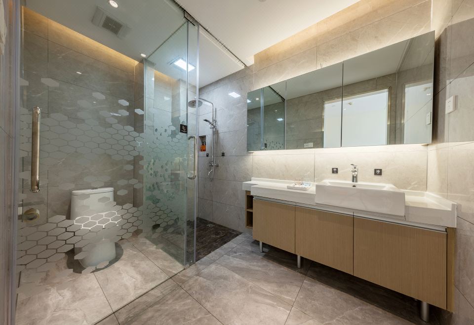 观云·杠上开花麻将大床套房[城市天际+棋牌茶台+静逸舒适]