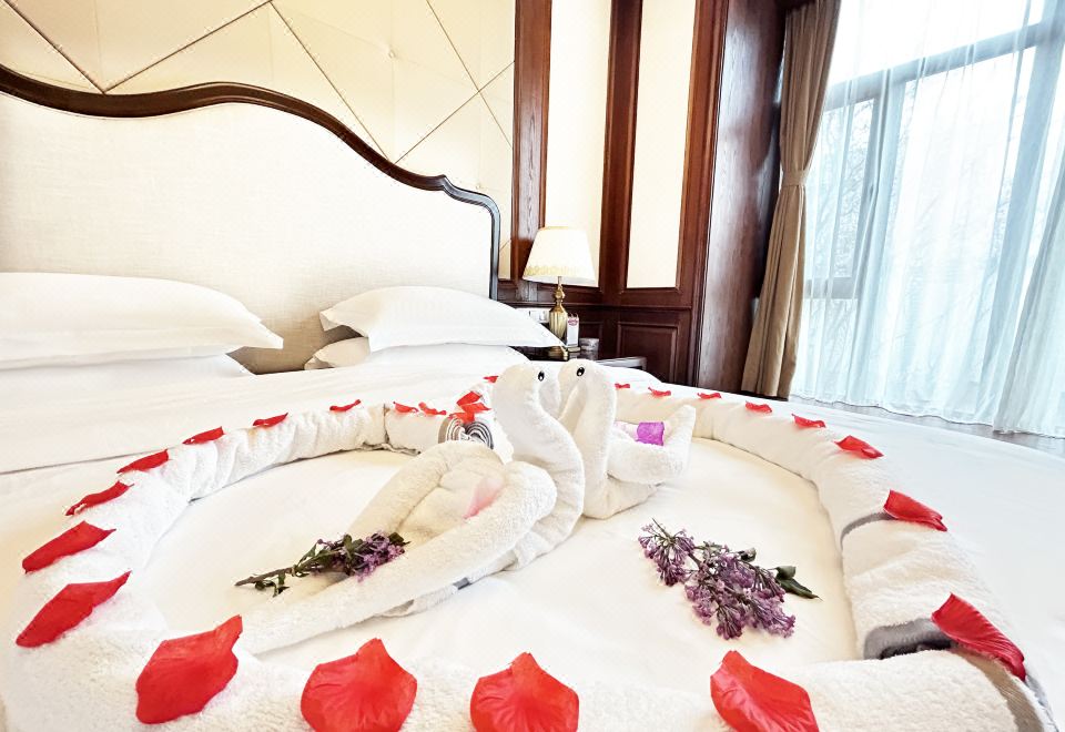 Baihualin Hot Spring Valley HotelYi Quan Shan Lu One-Bedroom Courtyard Hot Spring House With Outdoor Tub