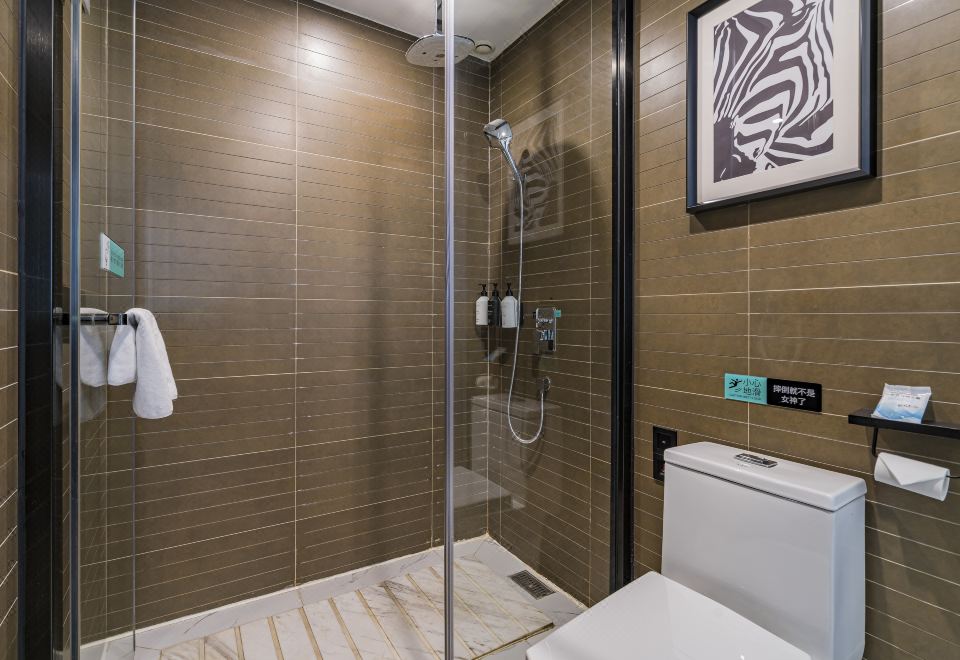 希岸高级大床房-智能客控