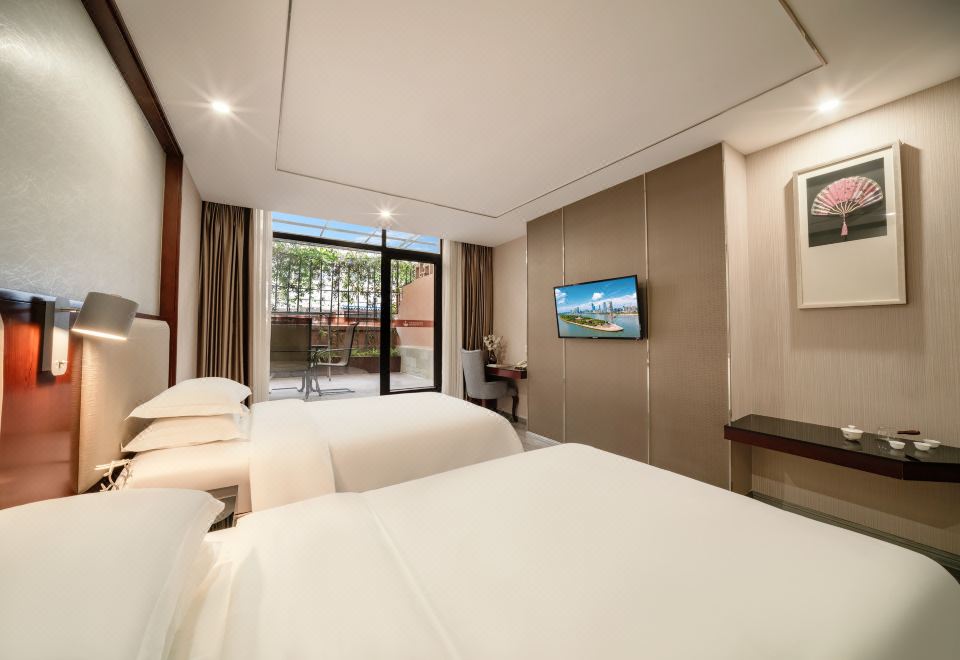 Phoenix Regalia Hotel (Chengdu Chunxi Road Taikoo Li Store)Standard Room With View