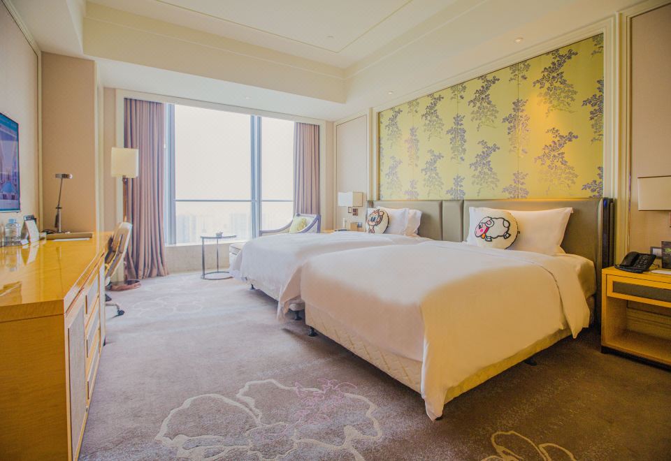 高级家庭房（两房连通+南湖美景）