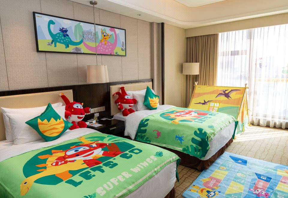 酷芽超級飛俠恐龍主題江景雙床房