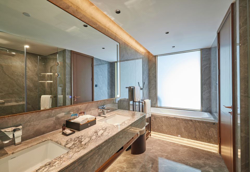 至尊湖景套房+獨立會客廳+浴缸+無煙樓層