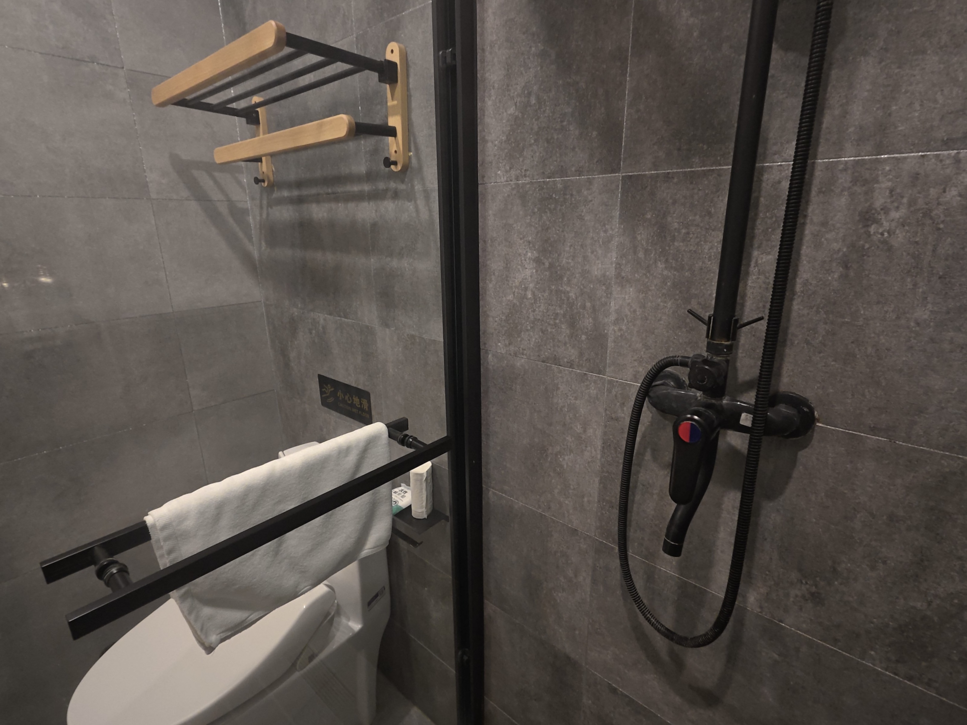 梧居·两室泡浴套房【小度语音+轻纱帷幔+LED化粧镜】