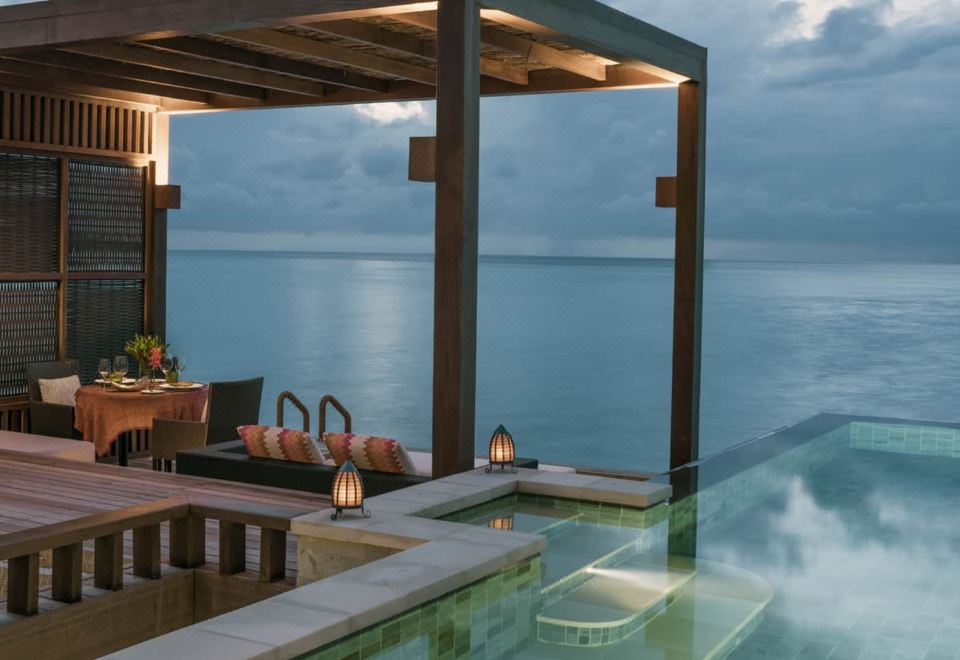 2晚日出泳池沙滩小屋+2晚日落水上泳池别墅