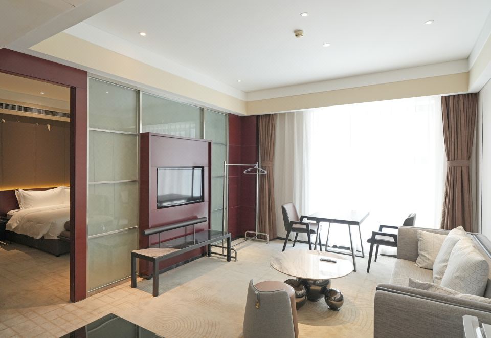 豪华套房（零压床垫+鹅绒枕+小冰箱）