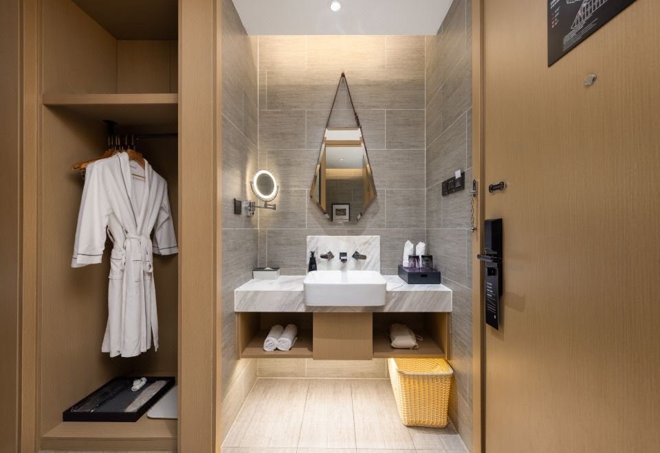 不凡尊享大床房（深睡枕PRO+手机投屏+小冰箱）