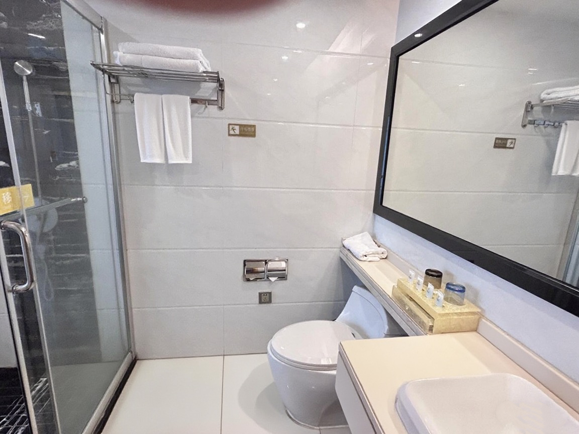 商务大床房（观景大窗 +坐卧减压沙发+专属办公桌）