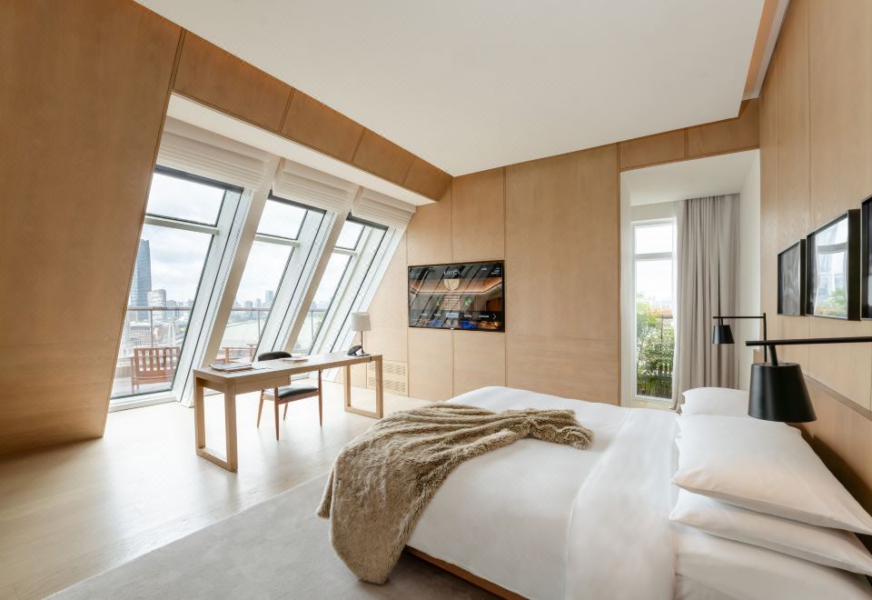 外滩景观露台套房