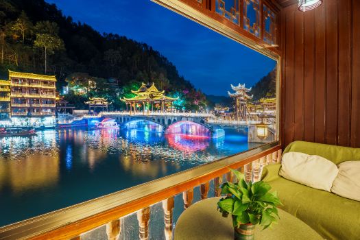 Yueying Tuojiang Riverview Homestay(Phoenix Ancient City)