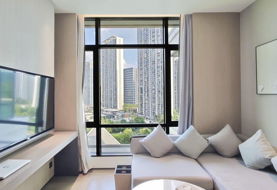 The Meixi Lake, Changsha Marriott Executive Apartments1 Bedroom Apartment, Lake View