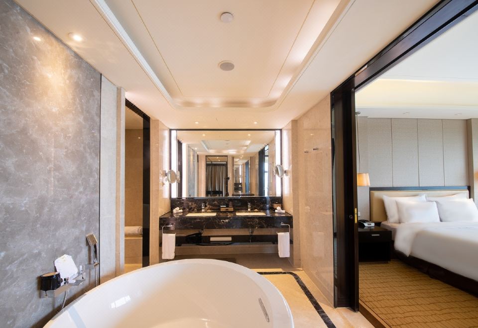 郡雅單臥套房（超大圓形浴缸?獨立會客廳）