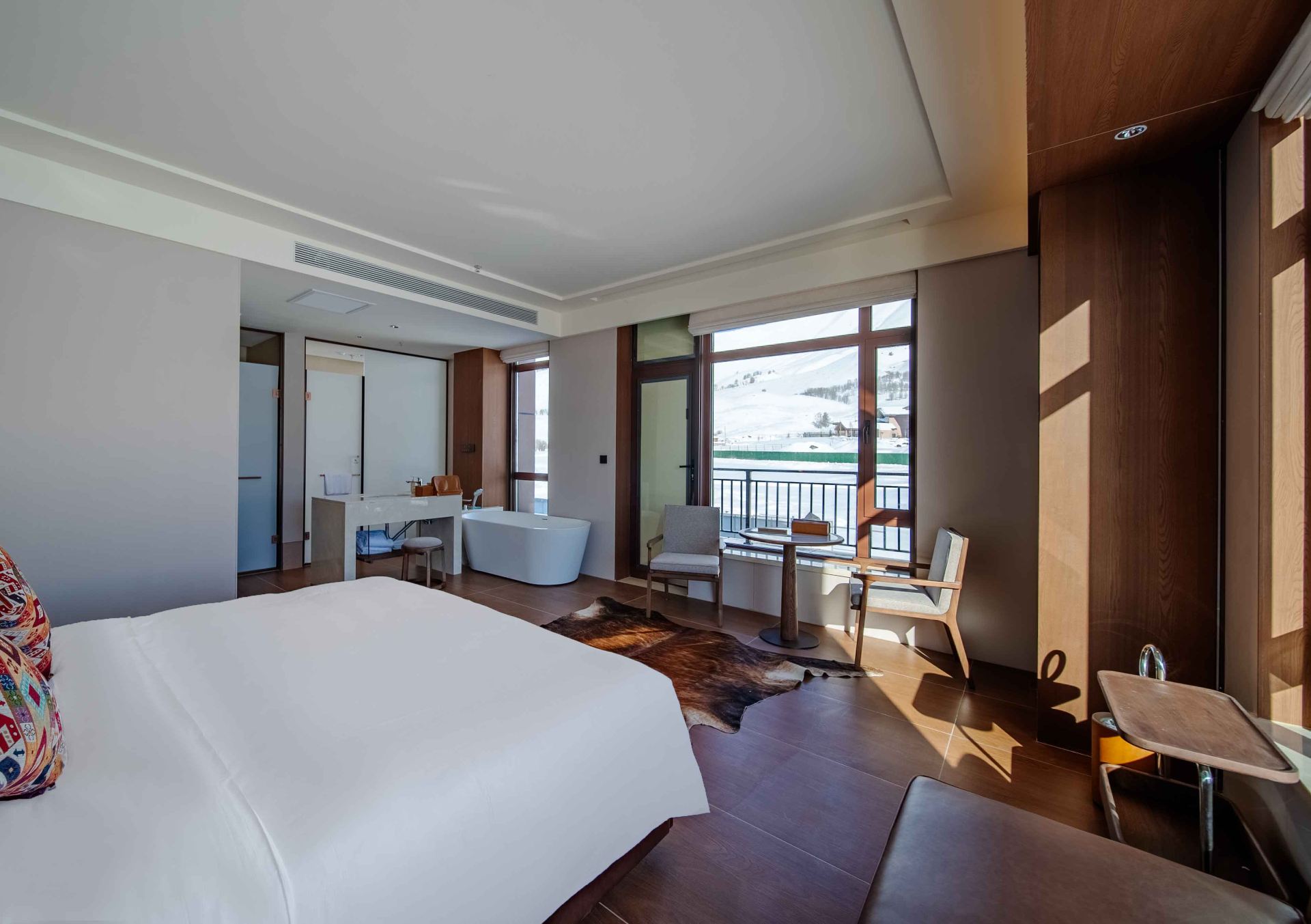 Panoramic Mountain View King Room