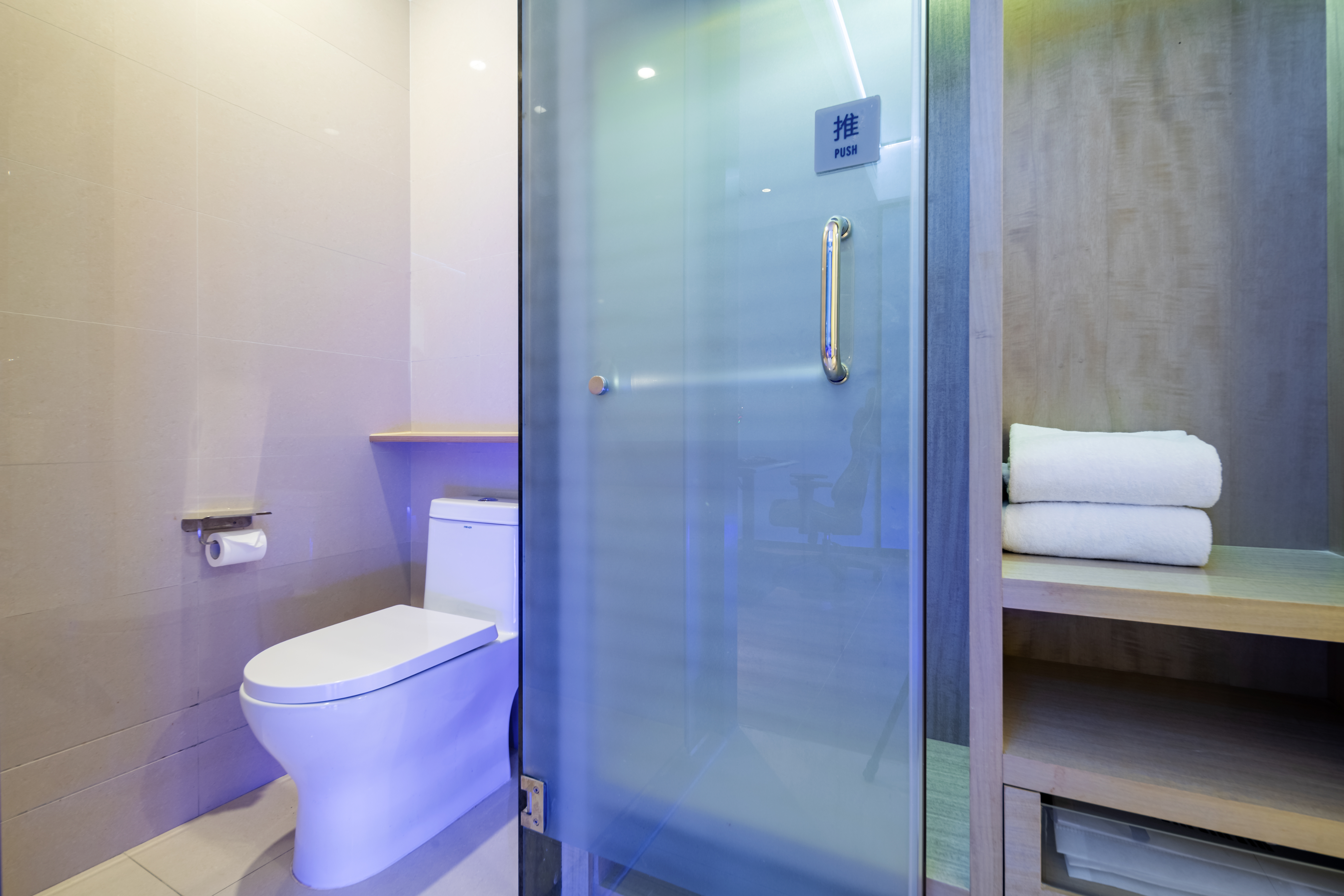 豪華電競單人房[RTX3060+32G+i5-12490+27寸2K+M2-240G網吧特權]