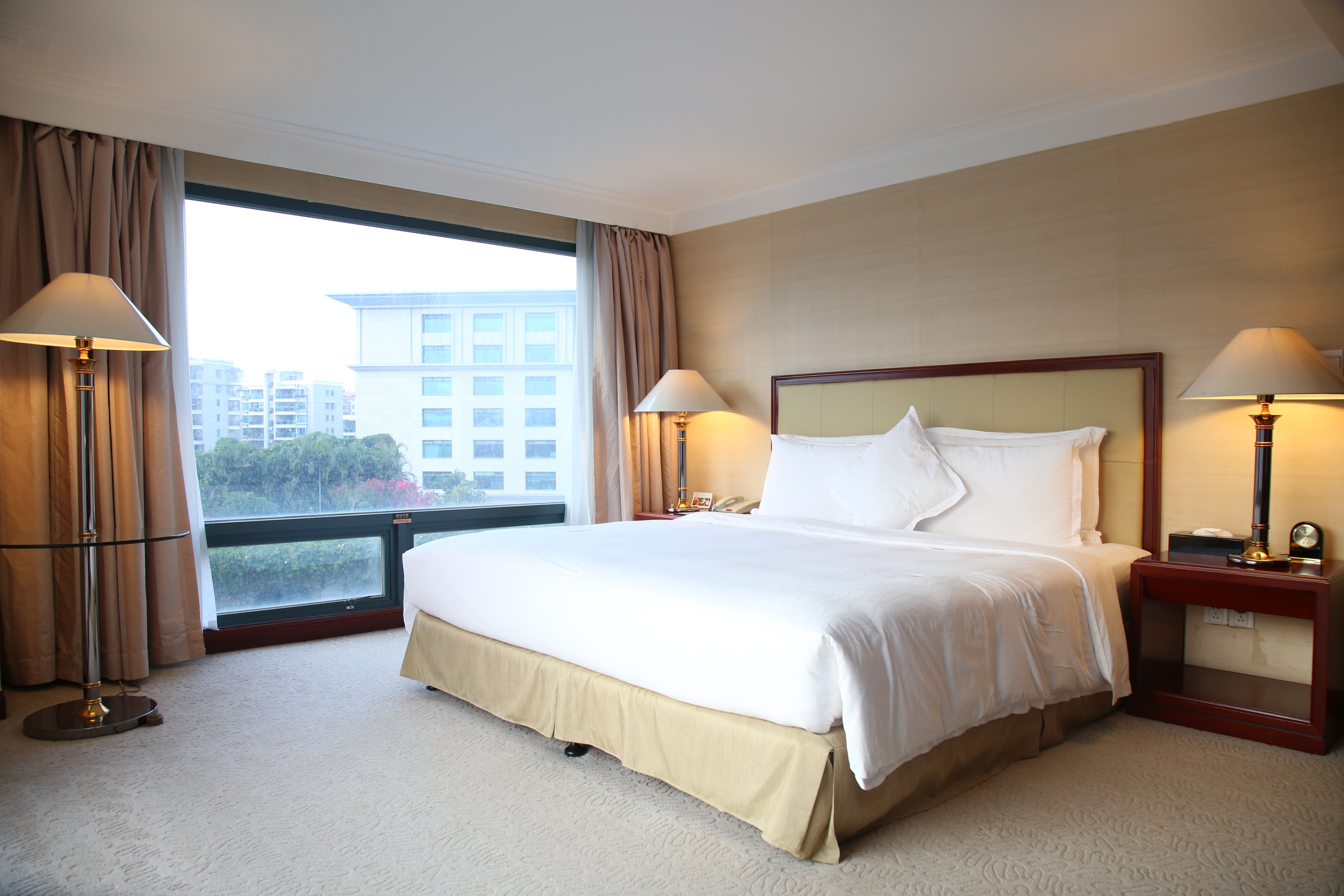 行政双卧三床套房