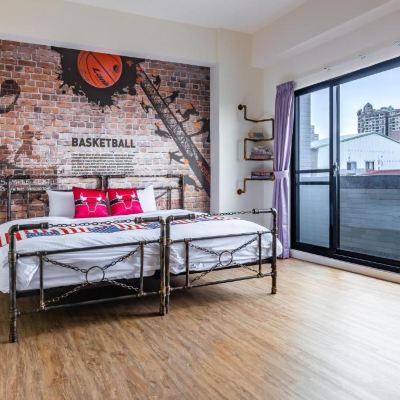 高級雙人房-帶共用衛浴 台南搖滾狂巢景觀旅店優惠