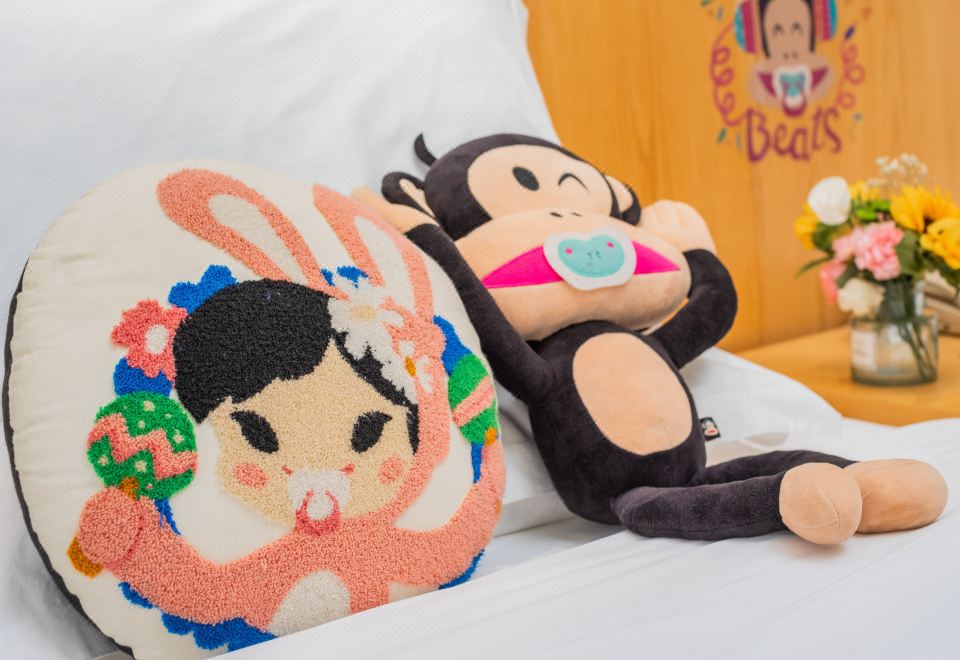 欢享·卡通小亲子主题房-主题布草+玩偶布置