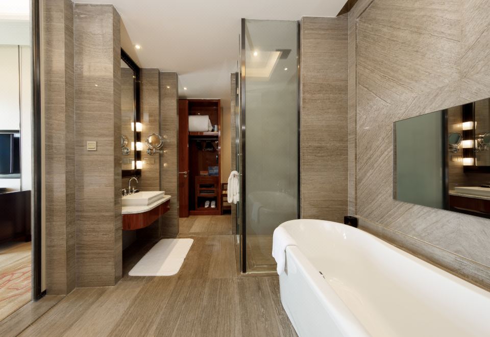 Sheraton Langfang Chaobai River HotelExecutive Suite