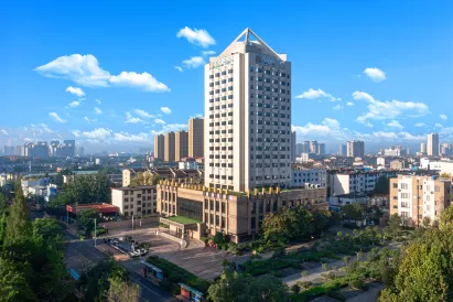 Linyi Ronghua Hotel (People's Square Railway Station)
