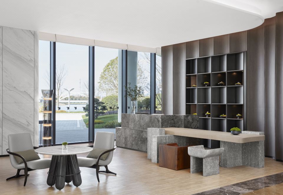 露台湖景大床房