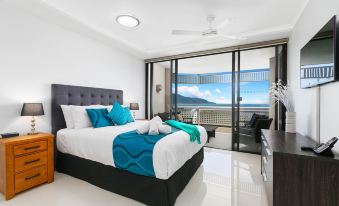 Cairns Luxury Waterfront Apartment