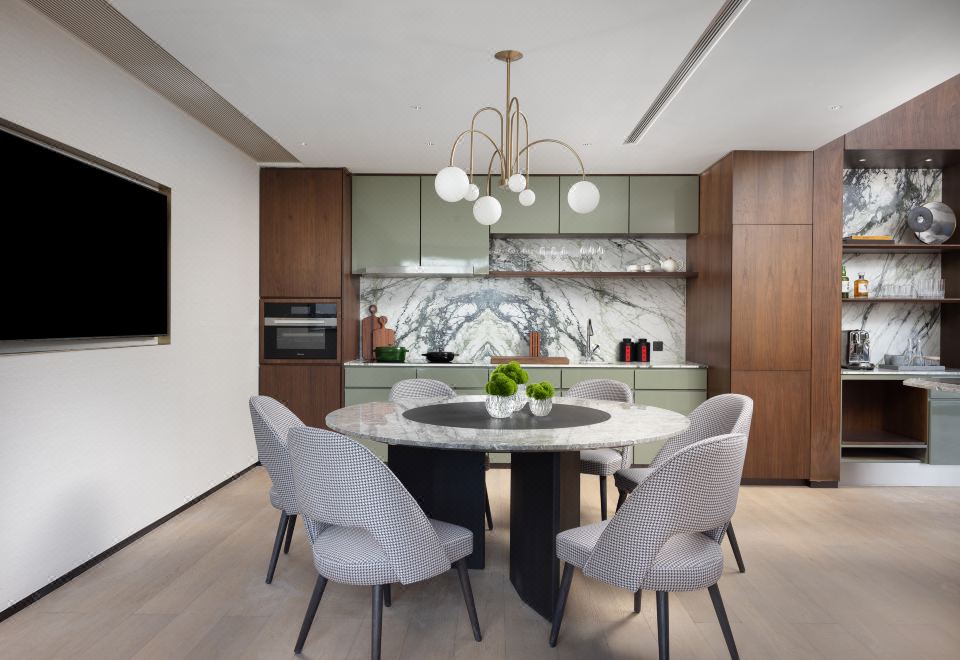 复式套房（尊享超大浴缸+城景大阳台+戴森吹风机）