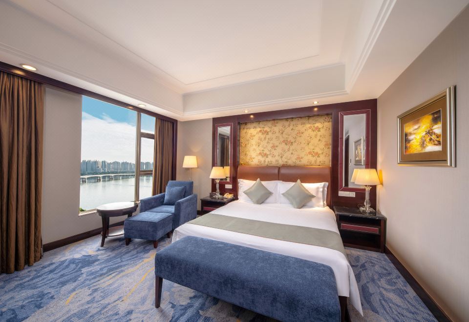 江景商务大床房（带沙发）