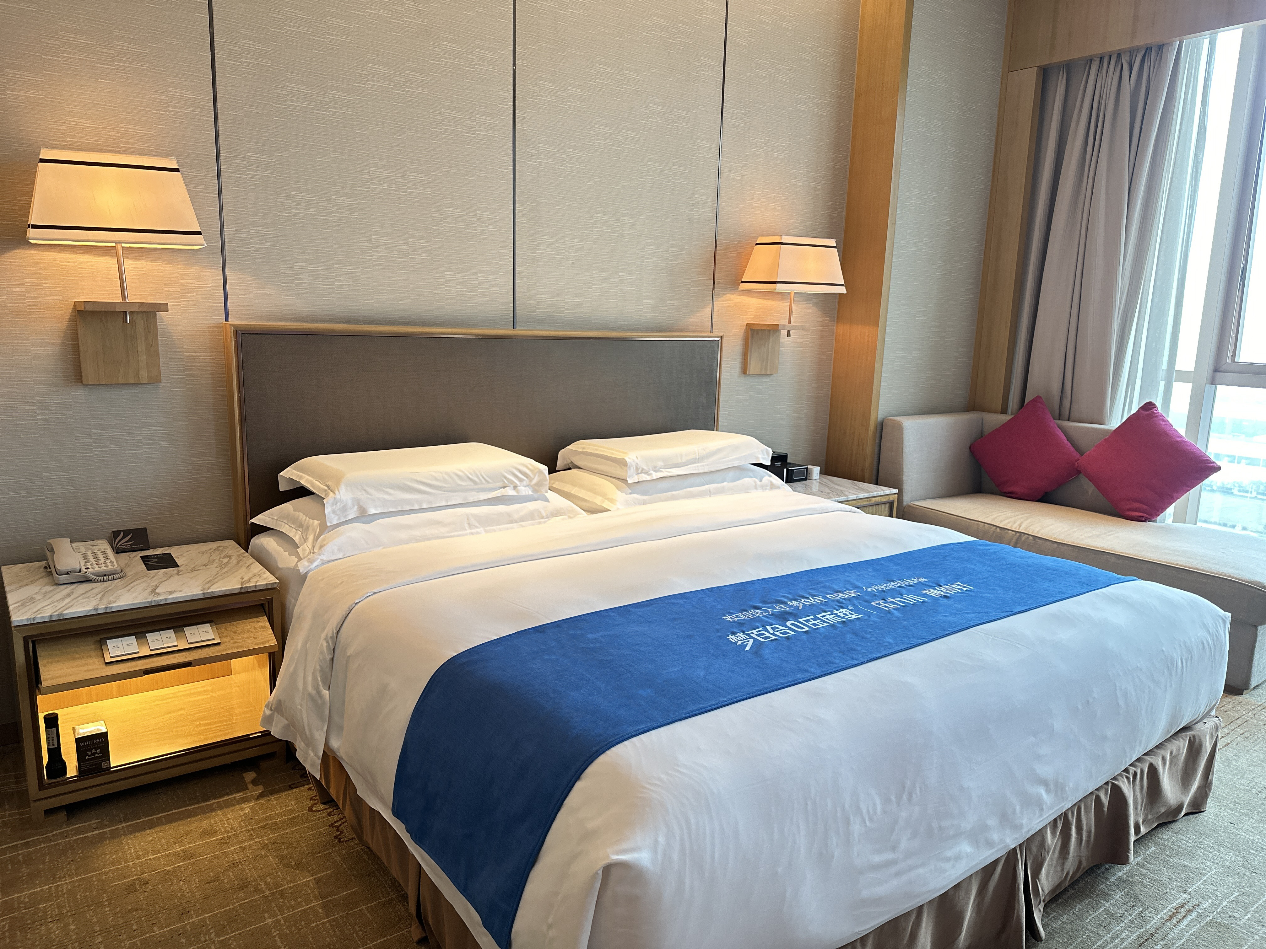 0壓舒睡?高級大床房|助眠床墊|記憶枕頭