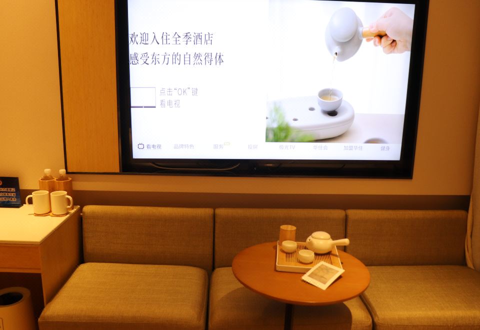 双床房+静谧空间+65寸高清电视+禅意茶席